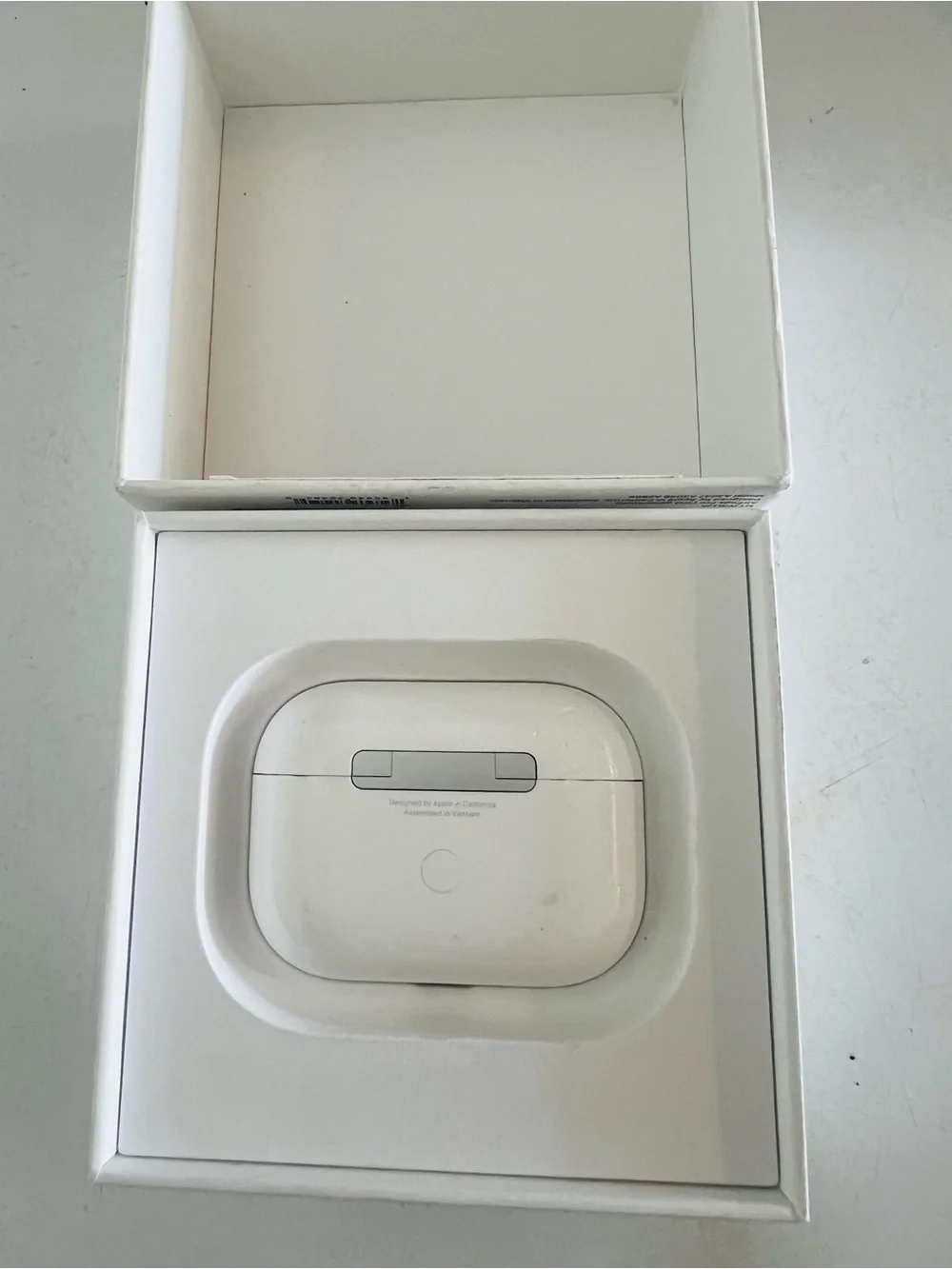 Apple AirPods Pro 2th Generation Charging Case in Working Good Case and Box